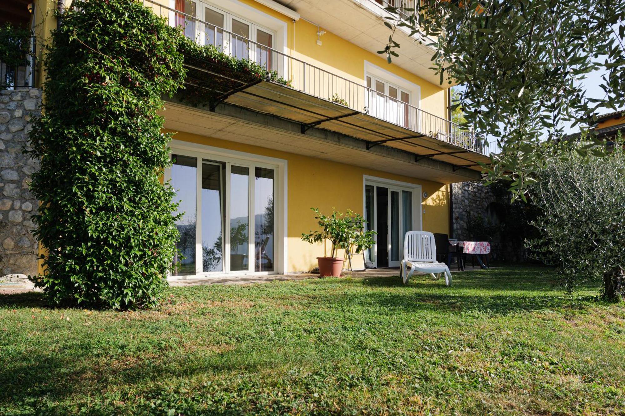 Casa Navla' Appartamenti "Ulivi"- "Fiori" -"Velieri"-"Luna"-"Nido"-"Taverna" Tignale Exterior photo