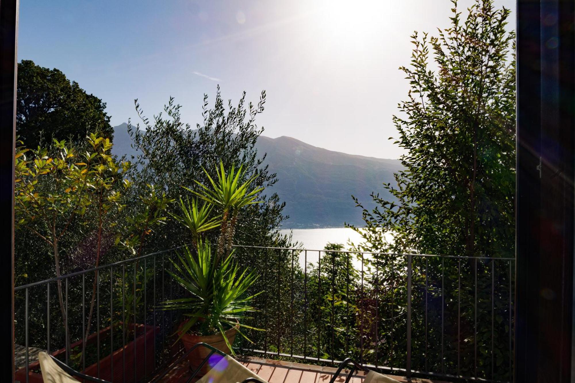 Casa Navla' Appartamenti "Ulivi"- "Fiori" -"Velieri"-"Luna"-"Nido"-"Taverna" Tignale Exterior photo
