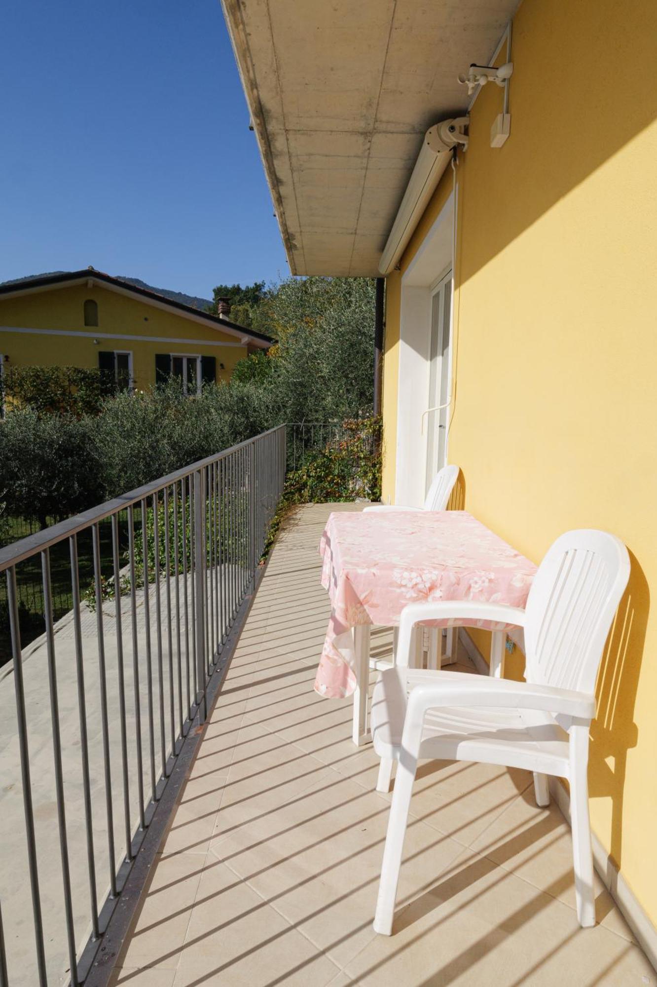 Casa Navla' Appartamenti "Ulivi"- "Fiori" -"Velieri"-"Luna"-"Nido"-"Taverna" Tignale Exterior photo
